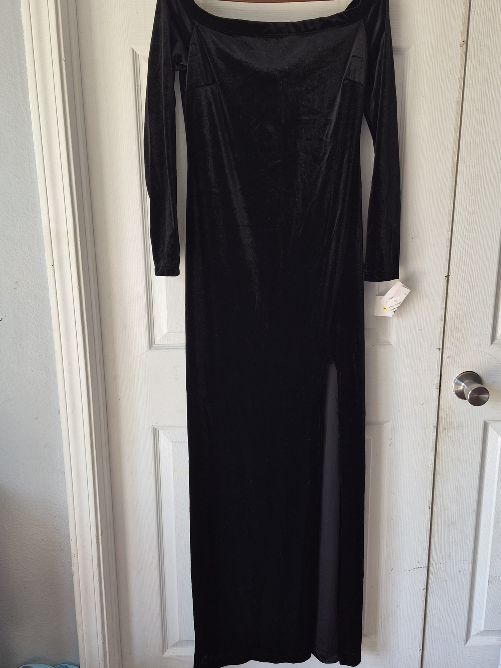 Source Unknown Black Velvet Off-Shoulder Maxi Dress with Side Slit